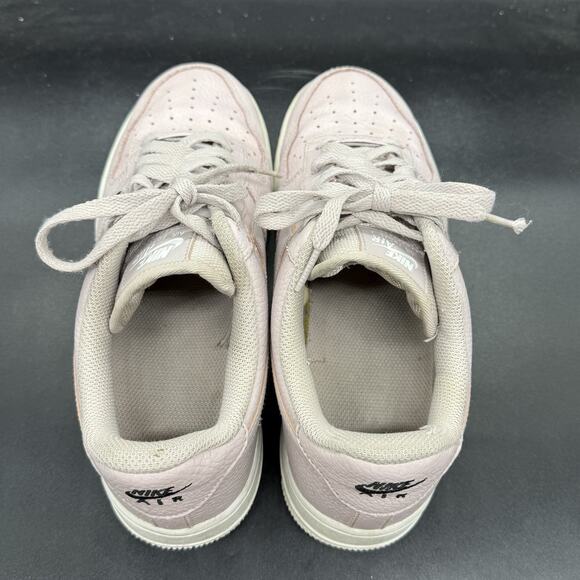 Nike Women's size 9.5 Air Force 1 ‘07 Low Athletic Shoes Violet CT1989-001 - Picture 5 of 7